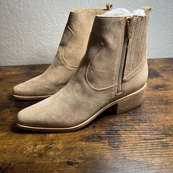 Donald pliner suede boots - Picture 12 of 15